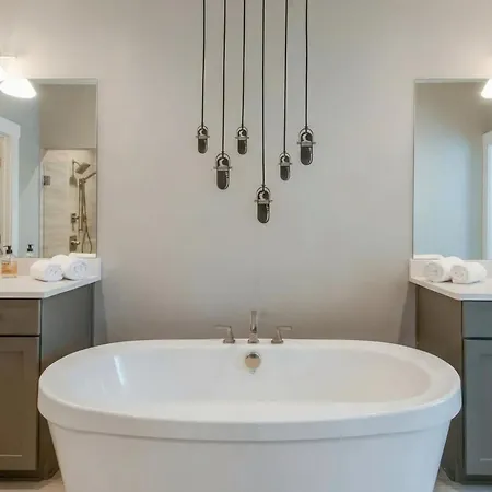 Close To The Gulch - Book Today