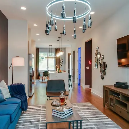 King & Queen 2 Homes - 24 Beds Views * Nashville