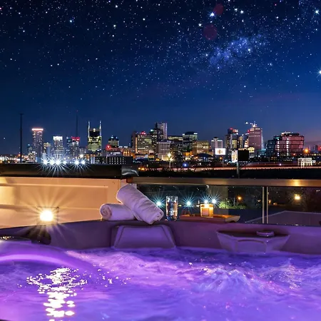 Holiday home New Nash Eras - 15 Beds - Hot Tub On Rooftop Deck Nashville