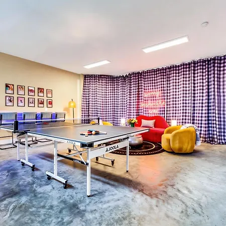 Holiday home New Nash Eras - 15 Beds - Hot Tub On Rooftop Deck *