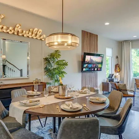 New Nashvegas Downtown Rooftop Views 13beds Holiday home