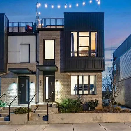 New Luxe 4br 12 Beds - Roofdeck Views - Chefs Kitchen
