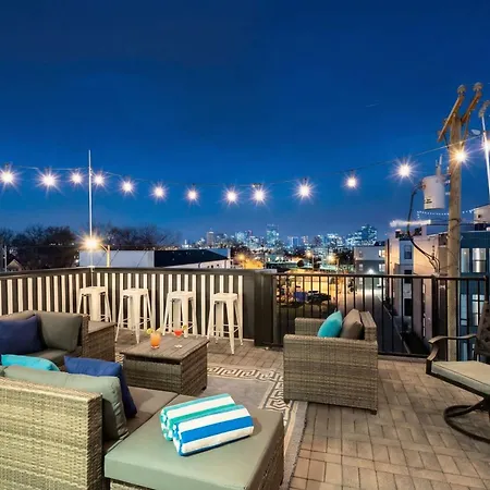 New Luxe 4br 12 Beds - Roofdeck Views - Chefs Kitchen Holiday home