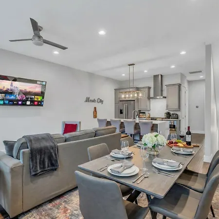 New Luxe 4br 12 Beds - Roofdeck Views - Chefs Kitchen Nashville