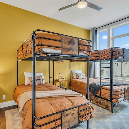 New Luxe 4br 12 Beds - Roofdeck Views - Chefs Kitchen Nashville