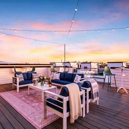New Nash Eras - 15 Beds - Hot Tub On Rooftop Deck Holiday home Nashville