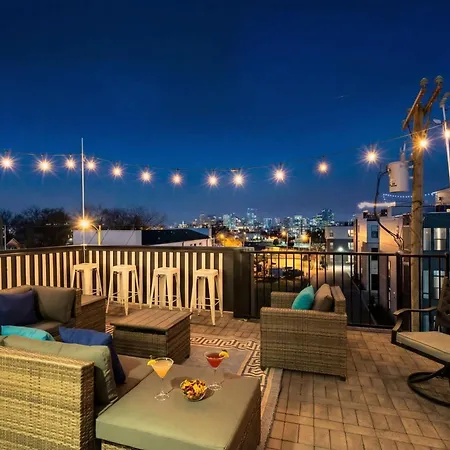 New Luxe 4br 12 Beds - Roofdeck Views - Chefs Kitchen