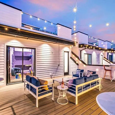 Holiday home New Nash Eras - Rooftop Decks With Hot Tub - 15 Beds Nashville