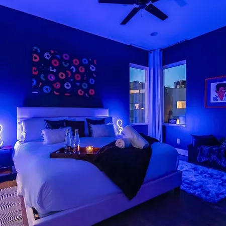 New We Roll Rooftop - Hot Tub With Views - 13 Beds Holiday home Nashville