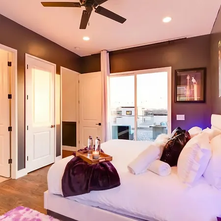 New We Roll Rooftop - Hot Tub With Views - 13 Beds *