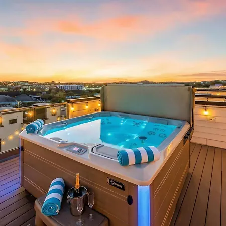 Rooftop Hot Tub Views Pac-man Pool Table * Nashville