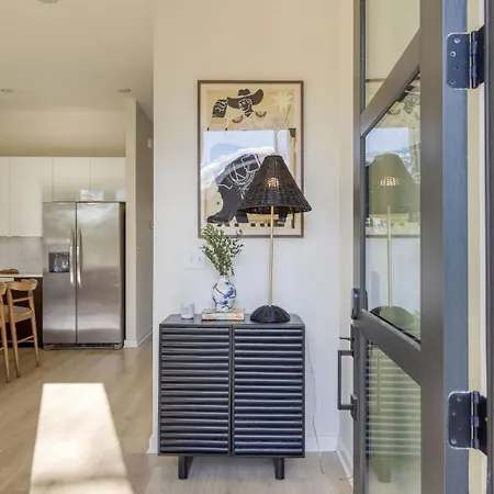 Holiday home Newly Built 4bdr Townhome W Balcony Minutes To Broadway Lischey By Avantstay *