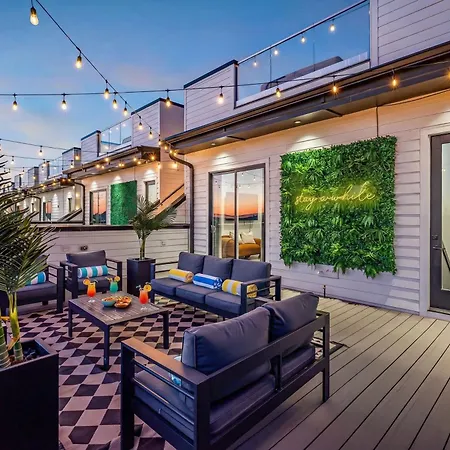 Rooftop Hot Tub Views Pac-man Pool Table * Nashville