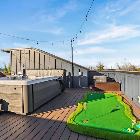 Holiday home Hot Tub Poker Pool Table & Rooftop Mls View *