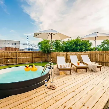 Luxe Pool Hot Tub & Game Downtown Nashville