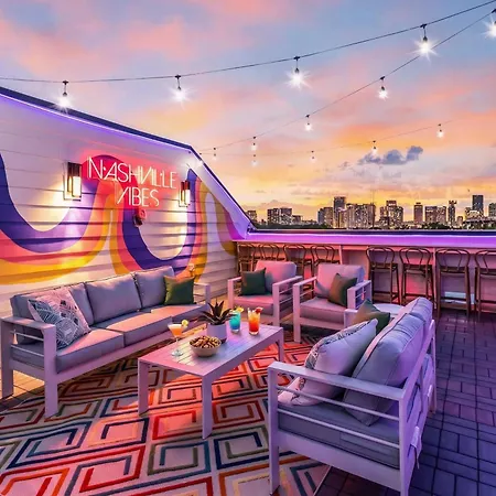 Game & Rooftop Deck At Downtown Holiday home *