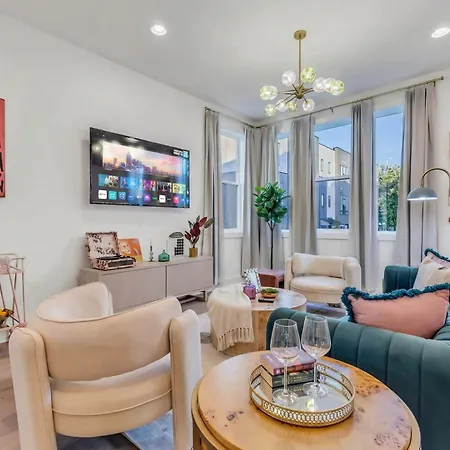 Game & Rooftop Deck At Downtown Holiday home