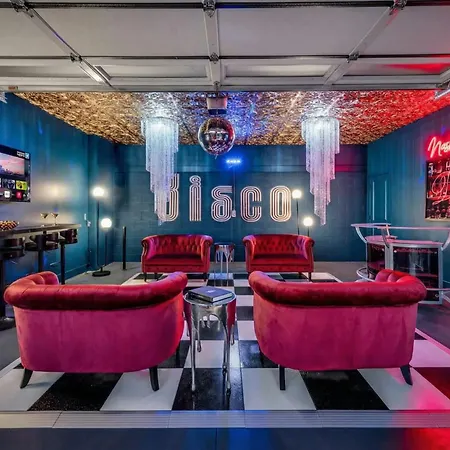 Holiday home Disco Themed Hot Tub & Rooftop Decks In