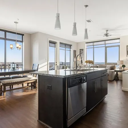 Luxurious Downtown Corner Views 2 Bed 2bath 61 Nashville