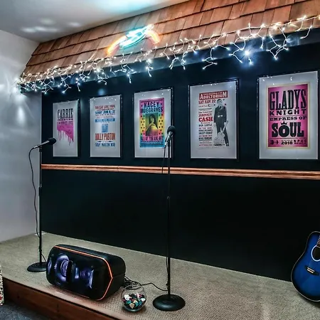 Holiday home Rooftop Downtown Views - Bluebird Karaoke