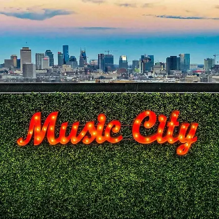 Holiday home Rooftop Downtown Views - Bluebird Karaoke