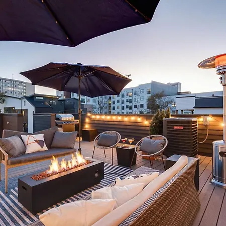 Dual Homes Rooftop Deck In Downtown Holiday home