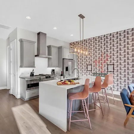Brand New Views Karaoke Near Downtown Holiday home *