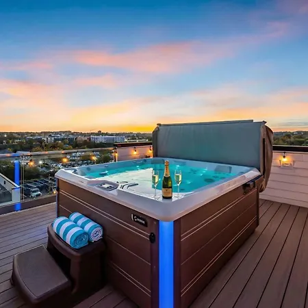 Disco Themed Hot Tub & Rooftop Decks In *