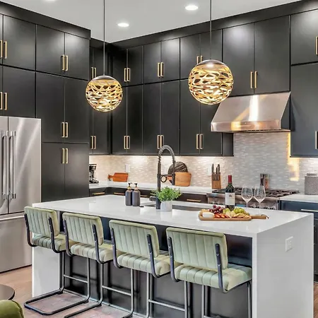 Disco Themed Hot Tub & Rooftop Decks In Holiday home Nashville