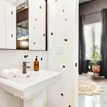 Downtown Hot Tub Game Karaoke Holiday home