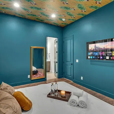 Holiday home Disco Themed Hot Tub & Rooftop Decks In