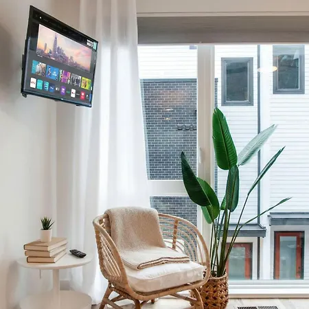 Rooftop Downtown Views - Bluebird Karaoke Holiday home *