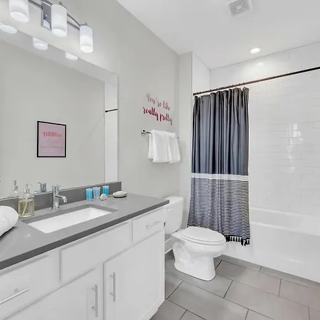 Brand New Views Karaoke Near Downtown Holiday home