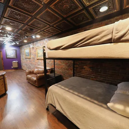 Broadway 4br 2bth 2500sf Art Gallery And Steam Holiday home Nashville