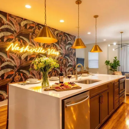 Skyline Views With Double Rooftop Deck & Game * Nashville