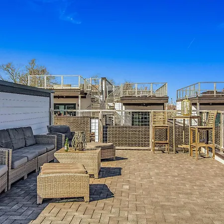 Holiday home Spectacular Double Rooftop 7 Mins To Broadway