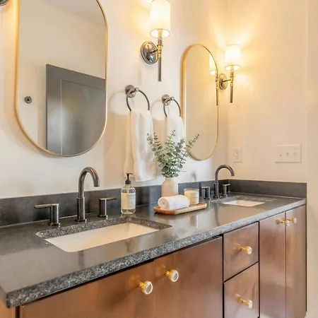 Holiday home Luxe 4br With Fire Pit Grill And Views Nashville