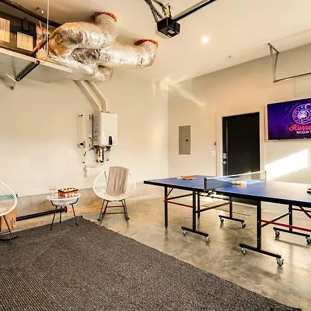 Rooftop Views Ping Pong Lounge Holiday home Nashville