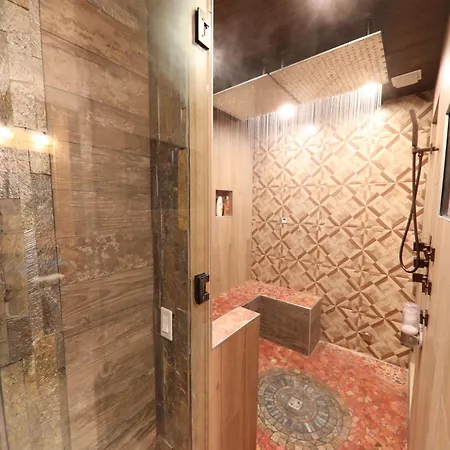 Broadway 4br 2bth 2500sf Art Gallery And Steam
