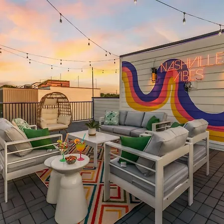 Game & Rooftop Deck At Downtown Holiday home