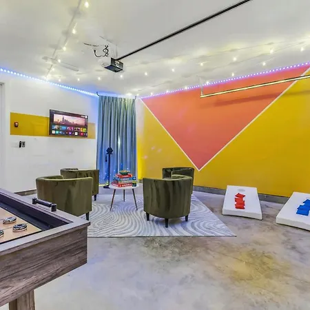 Game & Rooftop Deck At Downtown Holiday home