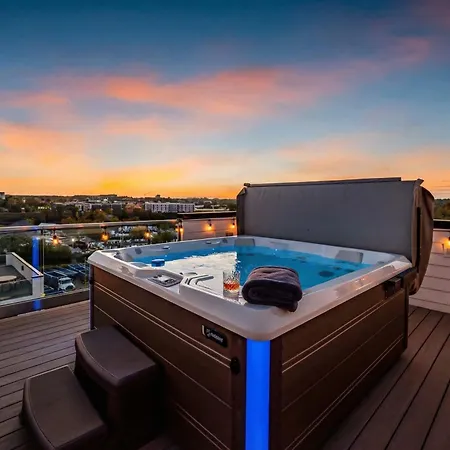 Holiday home Disco Themed Hot Tub & Rooftop Decks In