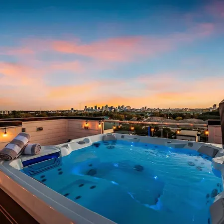 Disco Themed Hot Tub & Rooftop Decks In Holiday home Nashville