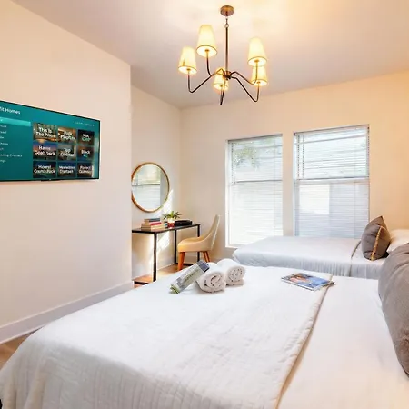 Skyline Views With Double Rooftop Deck & Game *