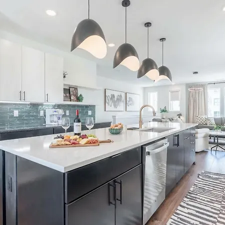 Luxe 4br Retreat With Rooftop Fire Pit & Garage Holiday home Nashville