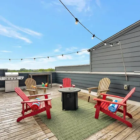 Holiday home Rooftop Deck Grill Ping Pong Near Downtown Nashville