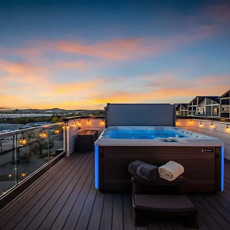 Holiday home Disco Themed Hot Tub & Rooftop Decks In Nashville