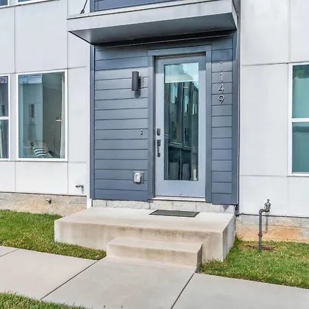 Rooftop Deck Grill Ping Pong Near Downtown Holiday home