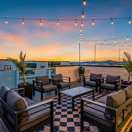 Rooftop Hot Tub Views Pac-man Pool Table Holiday home Nashville