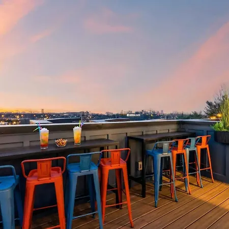 Holiday home Hot Tub Poker Pool Table & Rooftop Mls View Nashville